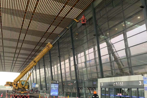 四会玻璃幕墙维护和保养